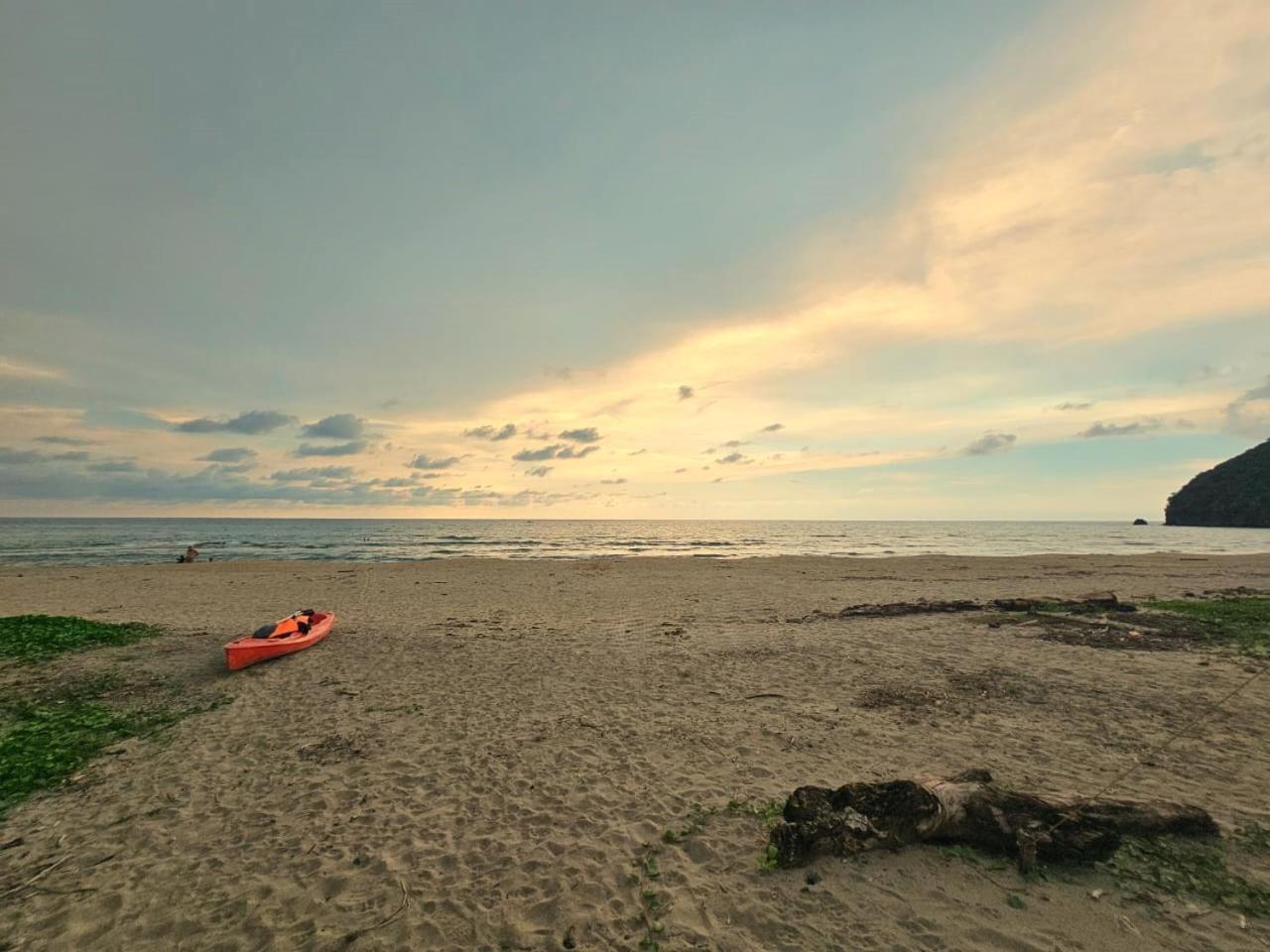 Big Bamboo Beach Resort Sipalay Buitenkant foto